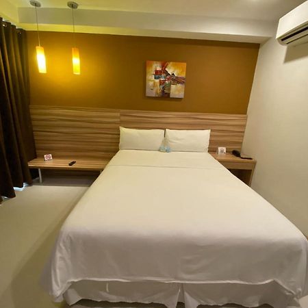 Capital O 820 Guijo Suites Makati Μανίλα Εξωτερικό φωτογραφία