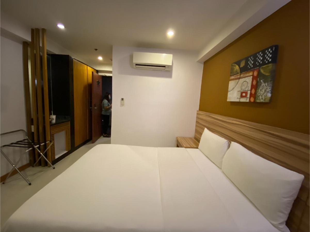 Capital O 820 Guijo Suites Makati Μανίλα Εξωτερικό φωτογραφία